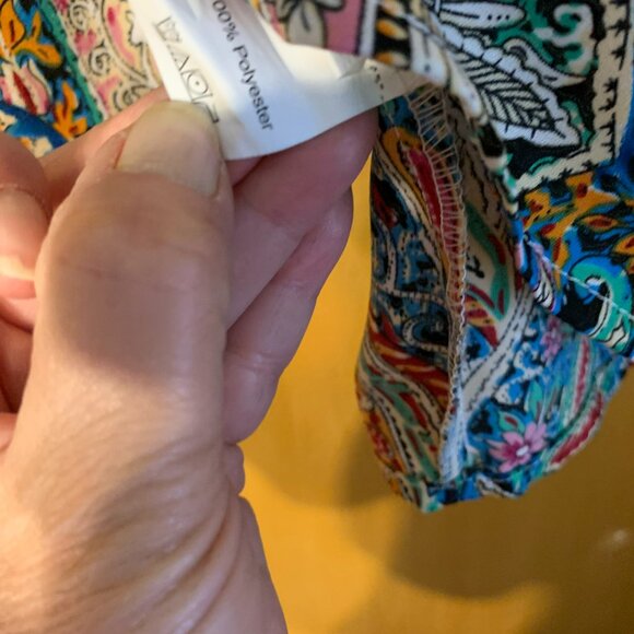 Clarm Qi Sang colorful graphic summer top, size Large - Picture 5 of 6